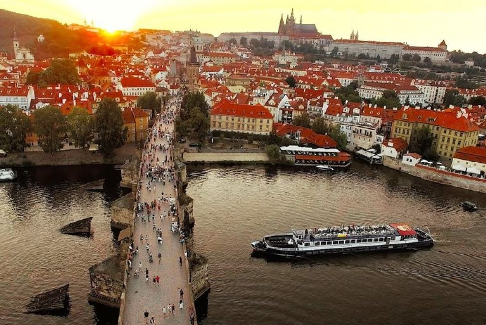 3 hodinová plavba s večeří formou bufetu + Vyzvednutí & Odvoz